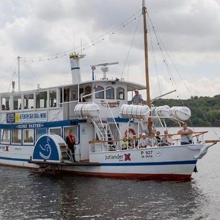 Idyllisk, Historisk Byhus Ved Fjorden I Mariager Экстерьер фото