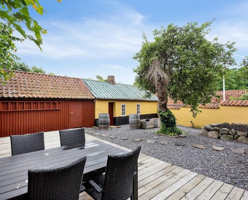 Idyllisk, Historisk Byhus Ved Fjorden I Mariager Экстерьер фото